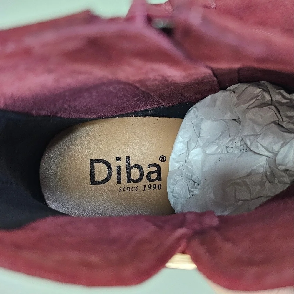 New Diba Sleek Bootie Burgundy Suede Gold Buckle Ankle Women Size 9